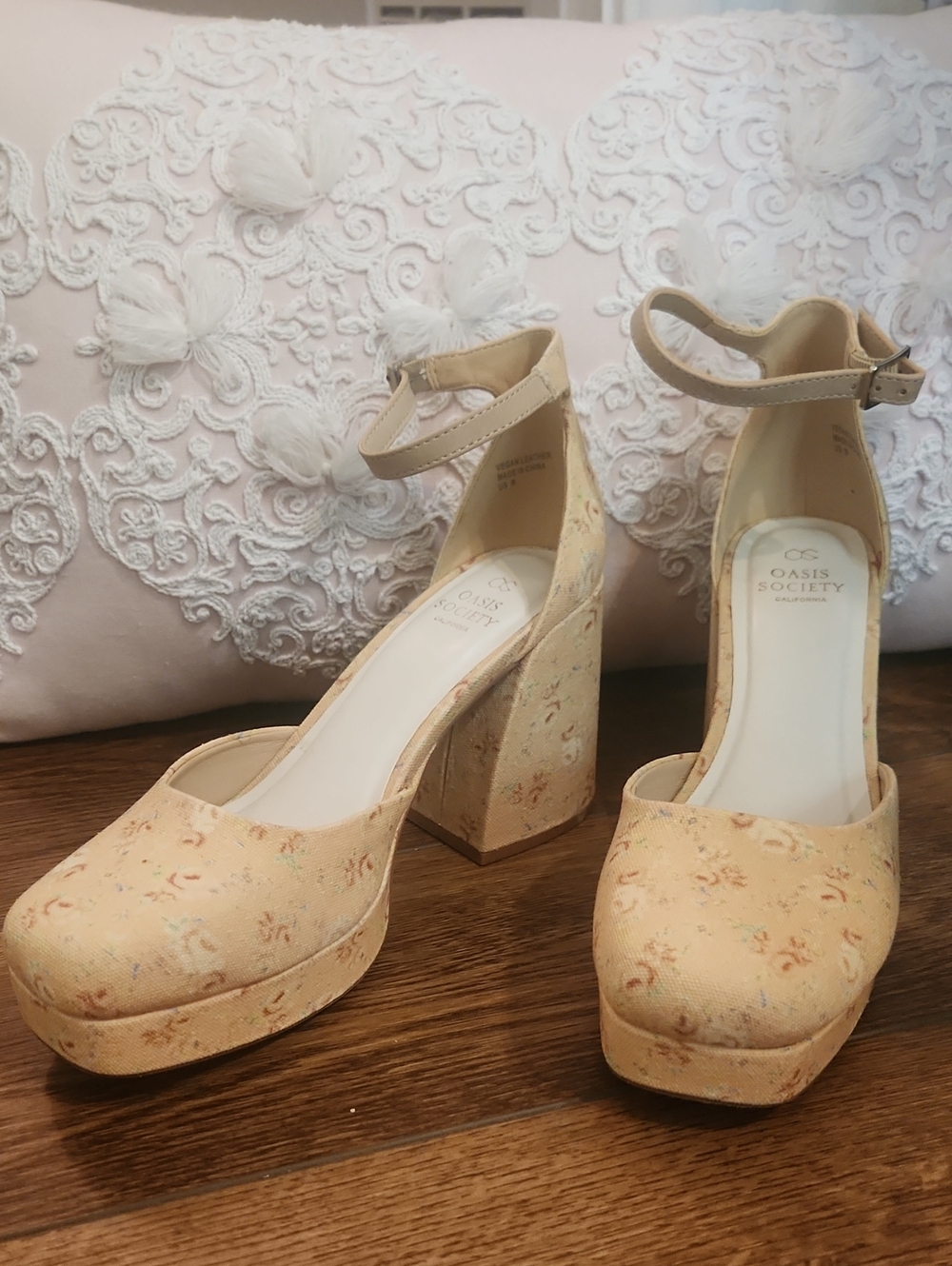 OASIS SOCIETY Floral Cream Ankle-Strap Platform Pumps